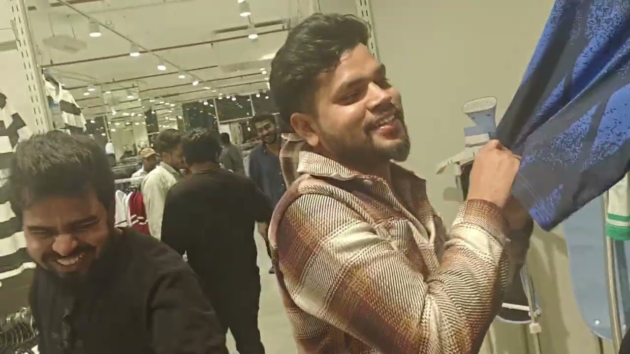 Roll kha ke Zudio lootne chale 😎🛍️ | Friends, Rolls & Shopping Vlog 🛍️🍴Zudio, New Market
