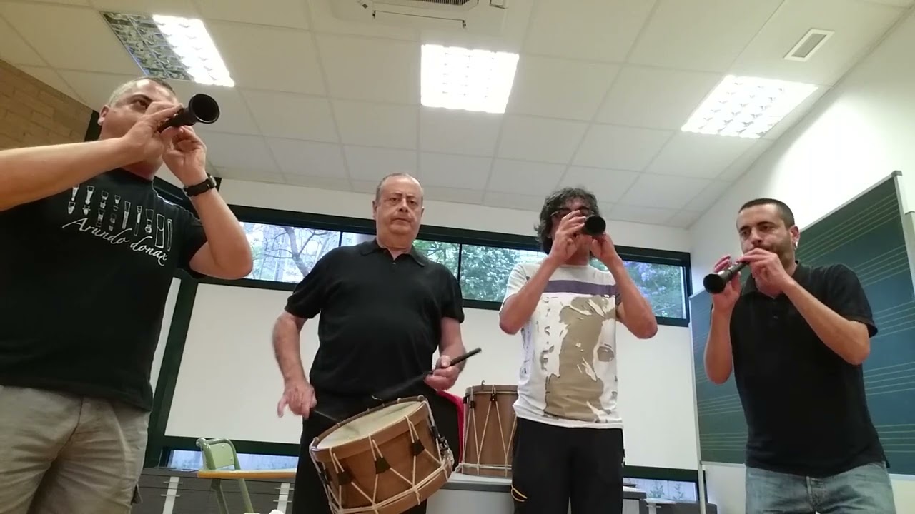 Benibarralet (Passacarrer per a dolçaina i tabal) Enric Gironés i Xavier Richart