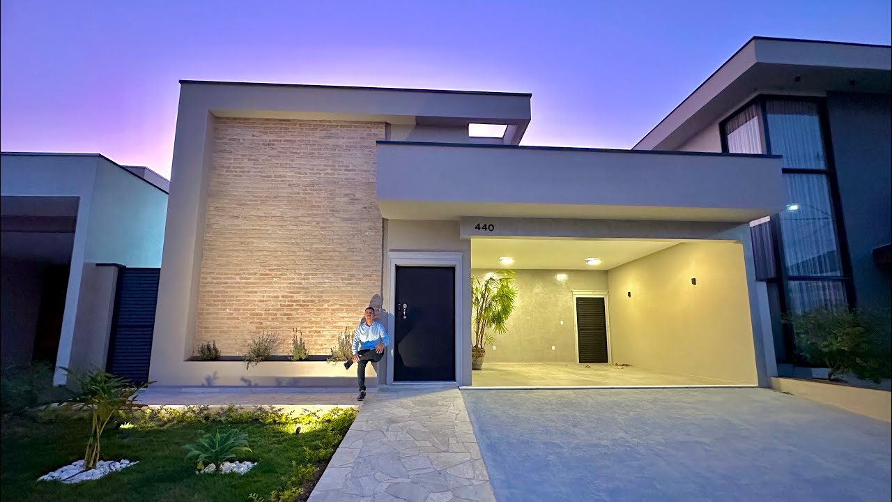 Casa térrea nova, conceito aberto e fachada moderna com tijolinho - Condomínio Ouroville Taubaté SP