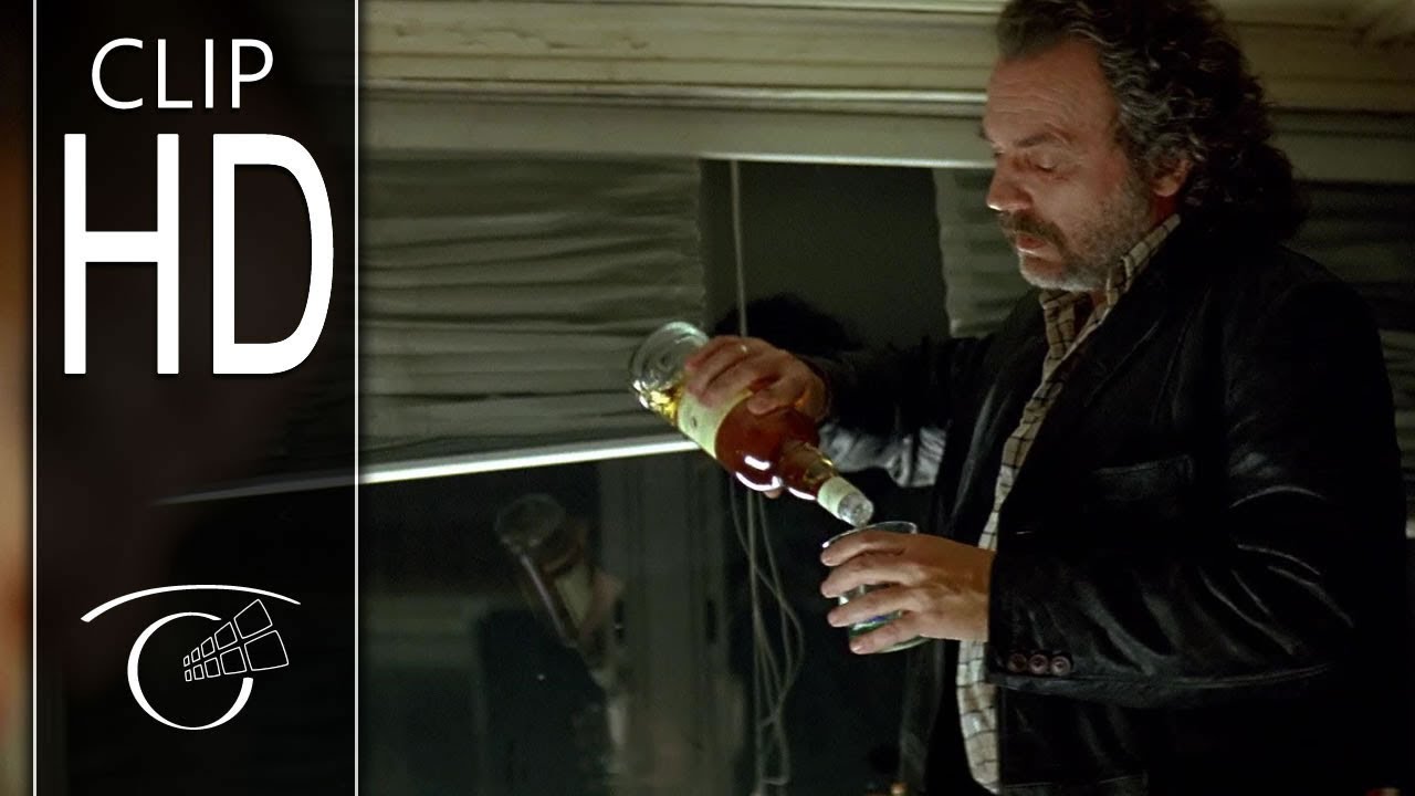 No habrá paz para los malvados - Clip Santos va a casa de Celia