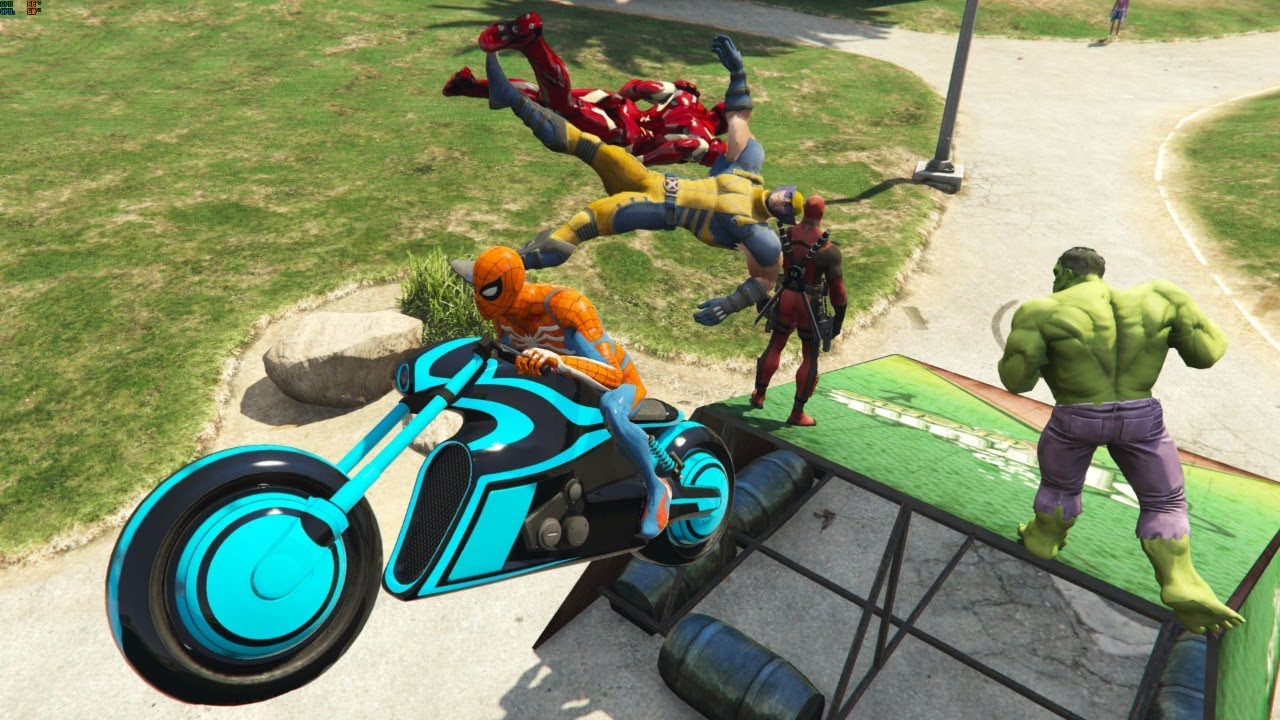 hombre araña y los superhéroes Ragdolls gta 5 SALTOS de Rampas, fallos y caidas de SALTOS con MOTOS