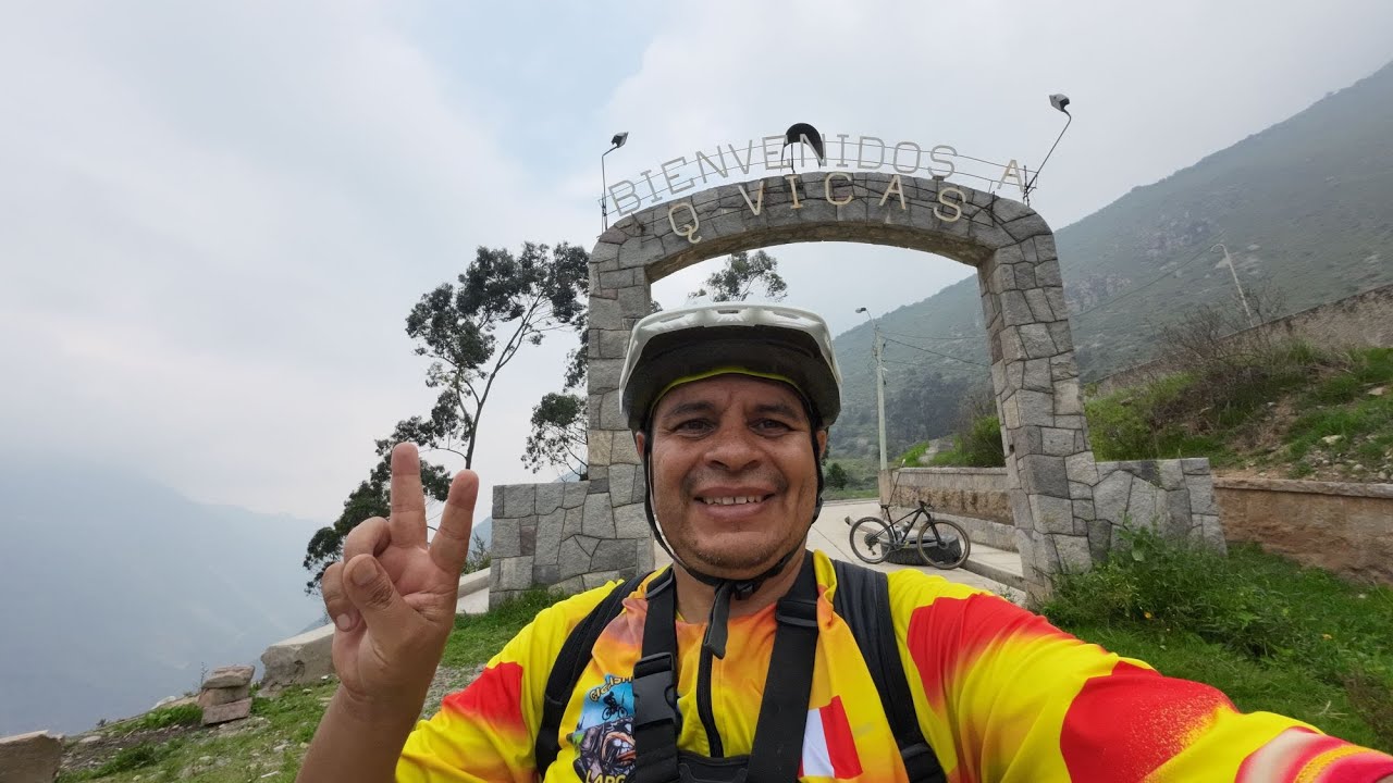 VICAS EN BICICLETA, hermoso pueblo, bellos paisajes a 2.650 metros (NO HABÍA NADIE)