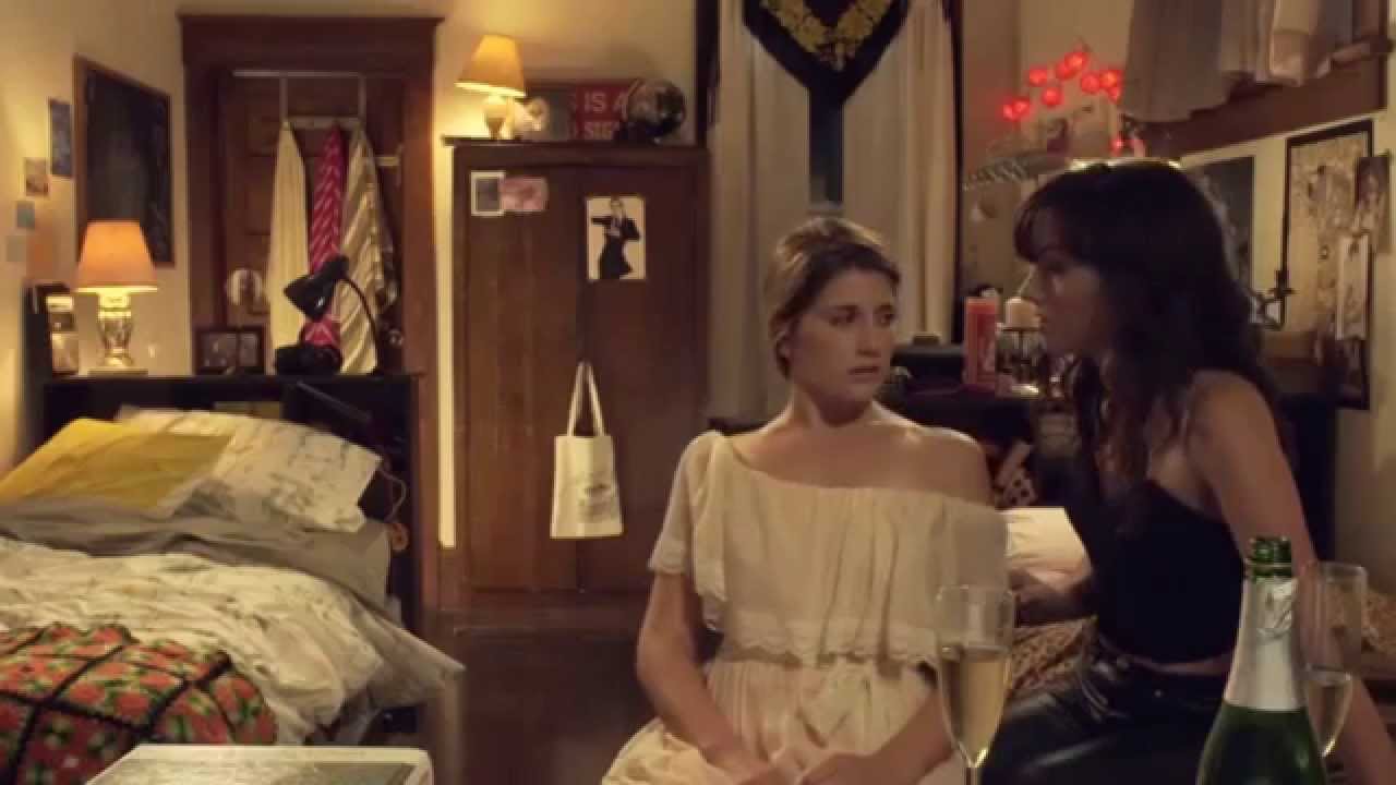 Carmilla (on) crack  [oh god she's so sexy]