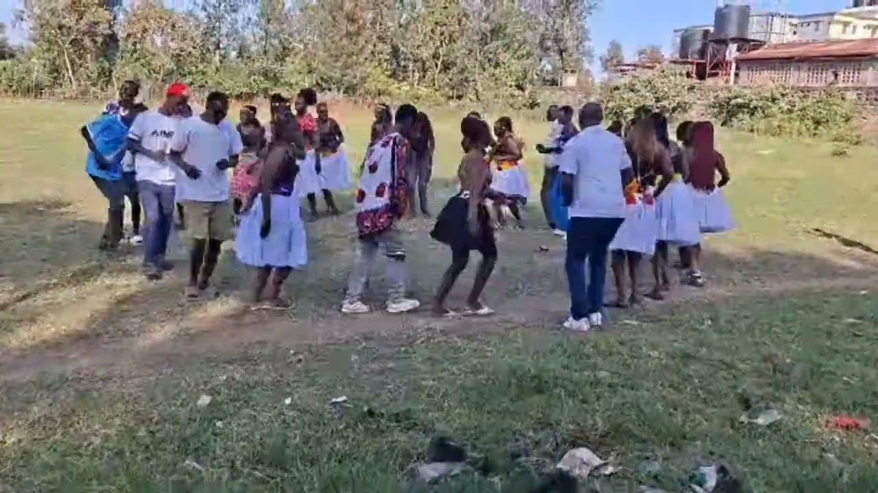 Very unique dance 