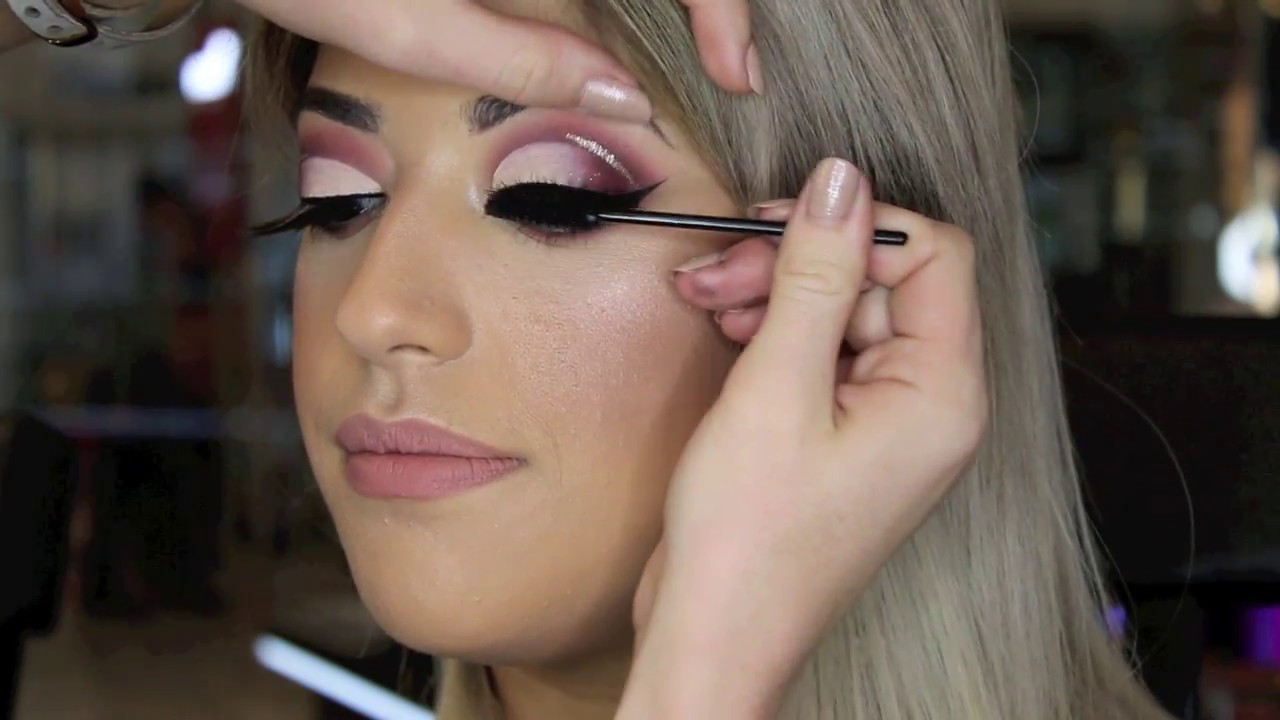 How to apply false lashes - On your friend or client