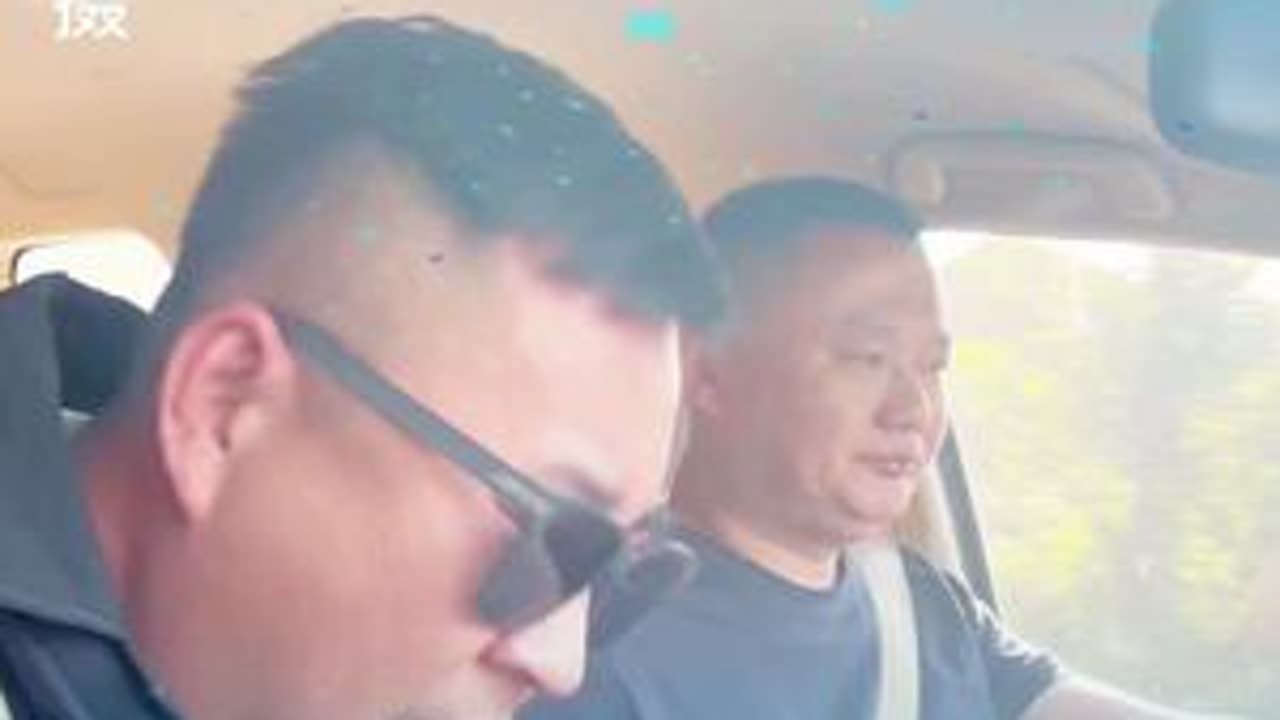 回来的路上太枯燥了，两个人换着开，为了提提神两个人娱乐娱乐#男人的快乐就是这么简单 #人生风景在路上  #自驾游 #一品酸菜鱼#少海板桥羊汤