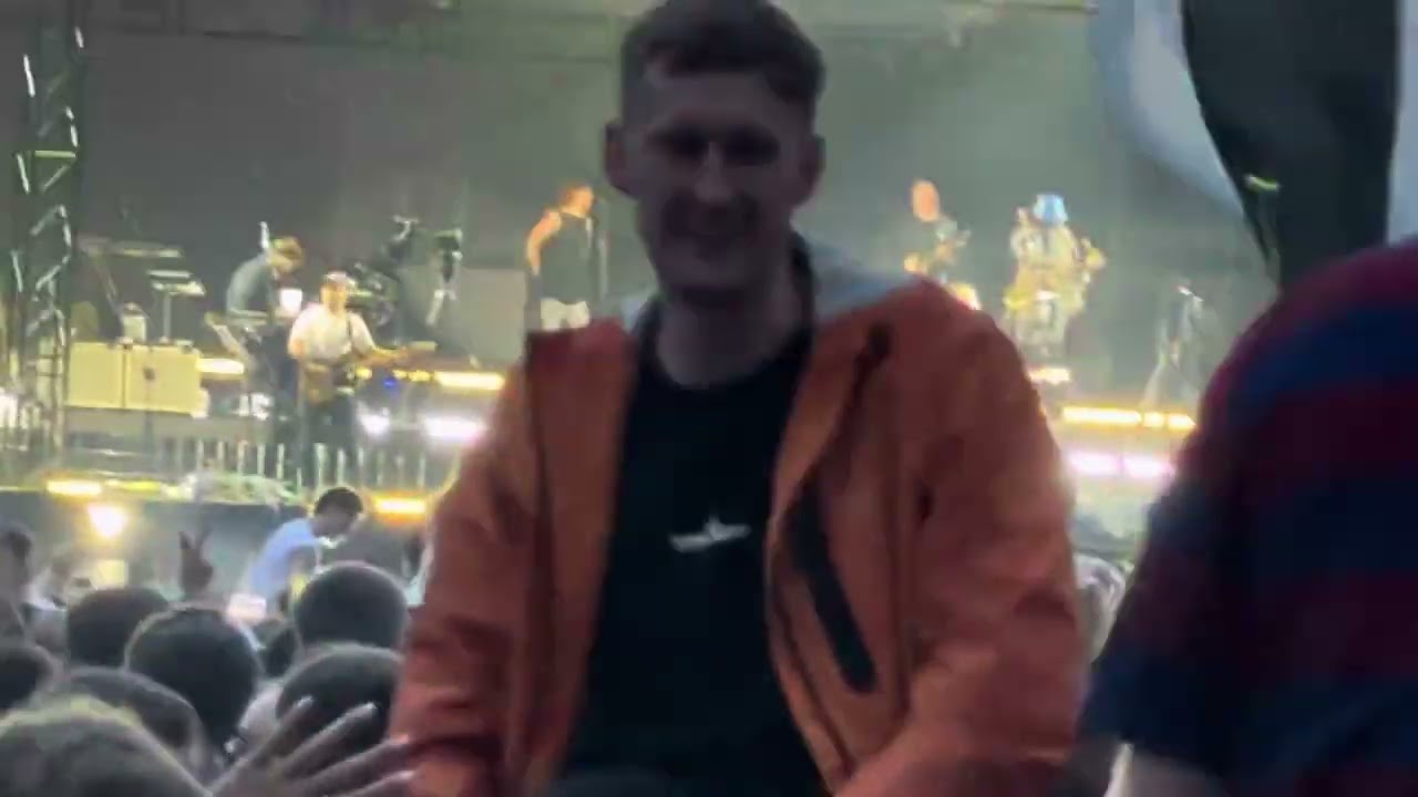 SAM FENDER “PEOPLE WATCHING “