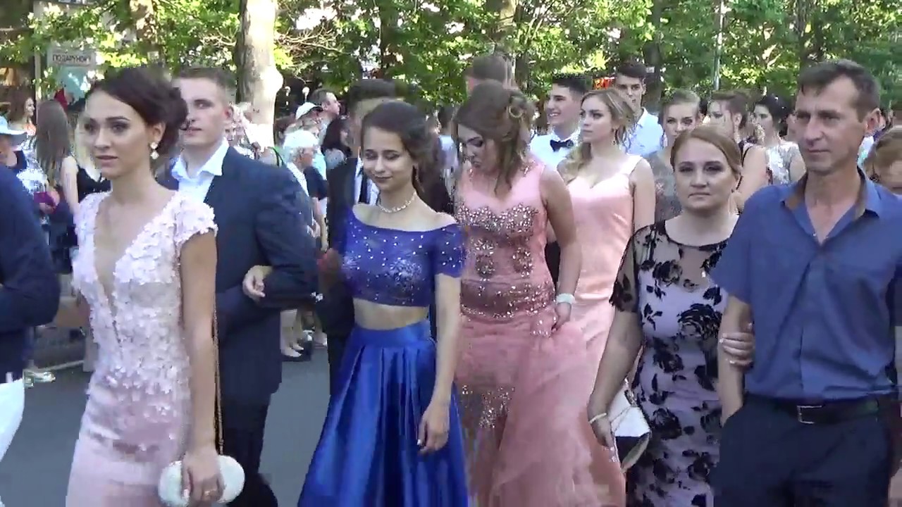 Шествие выпускников в Черноморске 30.06.2017.
