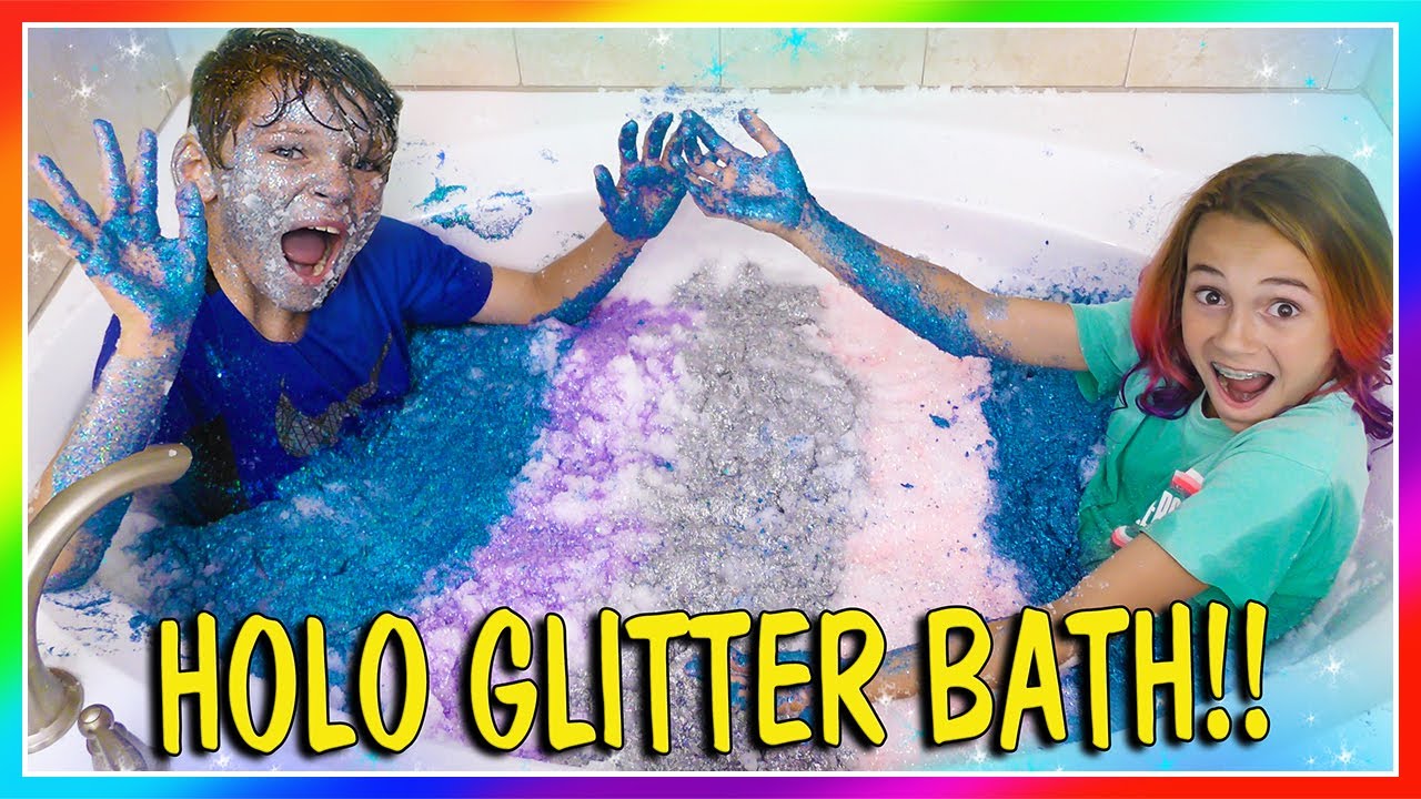 HOLO GLITTER BATH CHALLENGE! | Мы - Дэвисы
