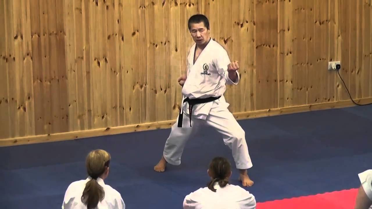 Kagawa Sensei demonstrates correct knee position