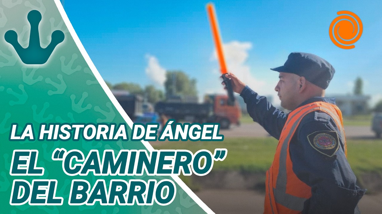 Ángel, el joven que imita a la Policía Caminera y controla el tránsito en su barrio