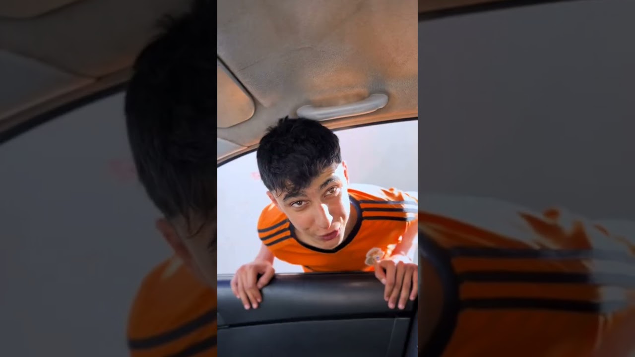 دەمێ بچیك یاریێت خو ب تەکسیا دکەن 😂