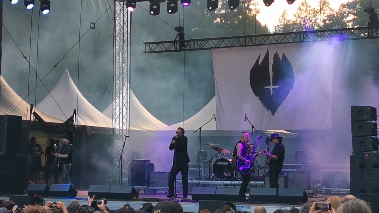 Me And That Man - Surrender (live @ Rockstadt 2025) 