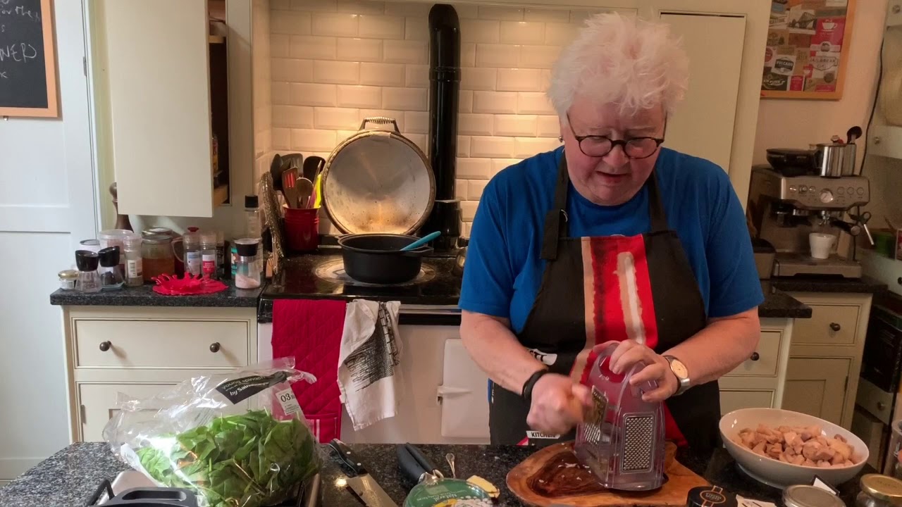 Cooking the Books with Val McDermid: 4 Carol and Tonys Chicken and Spinach Curry