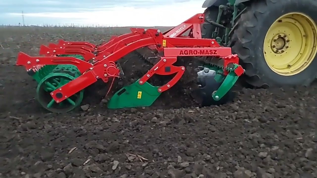 Agro Masz BT35 terradisc cu John Deere 6920 in aratura proaspata