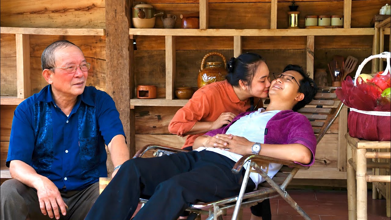     No One Expected How Tu Tien&rsquo;s Ex-Father-in-Law Reacted Seeing Her by Engineer Jack&rsquo;s Side.