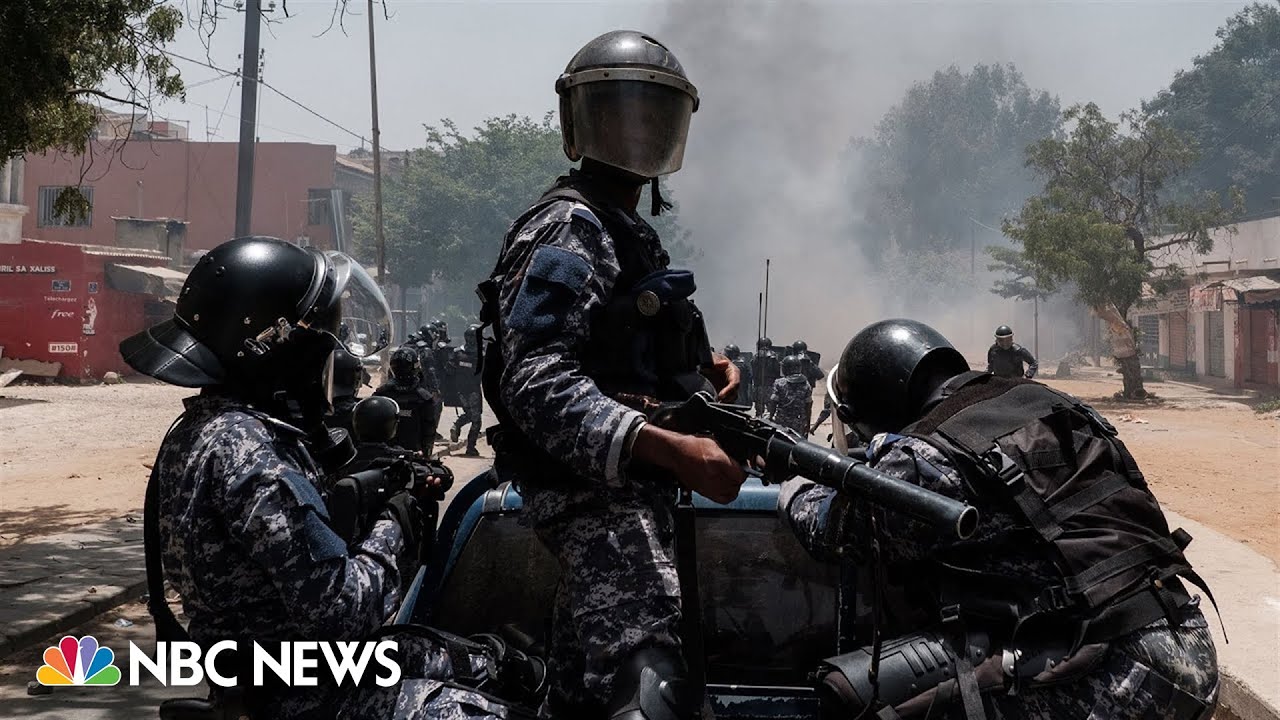 Riots erupt after Senegalese political leader sentenced to jail