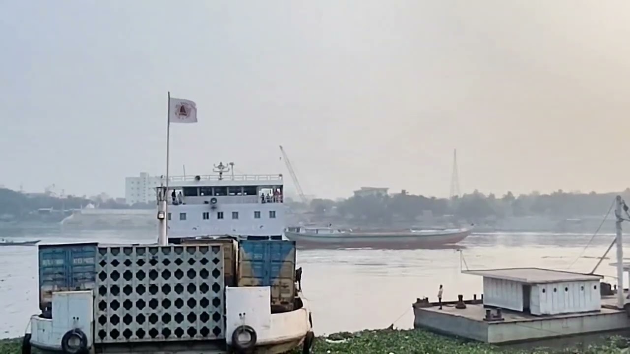 ভরপুর গাড়ি নিয়ে রাজধানীর ঢাকা থেকে ভোলা ইলিশার উদ্দেশ্য যাচ্ছে ফেরী কার্ণিভাল ওয়েভ।। 