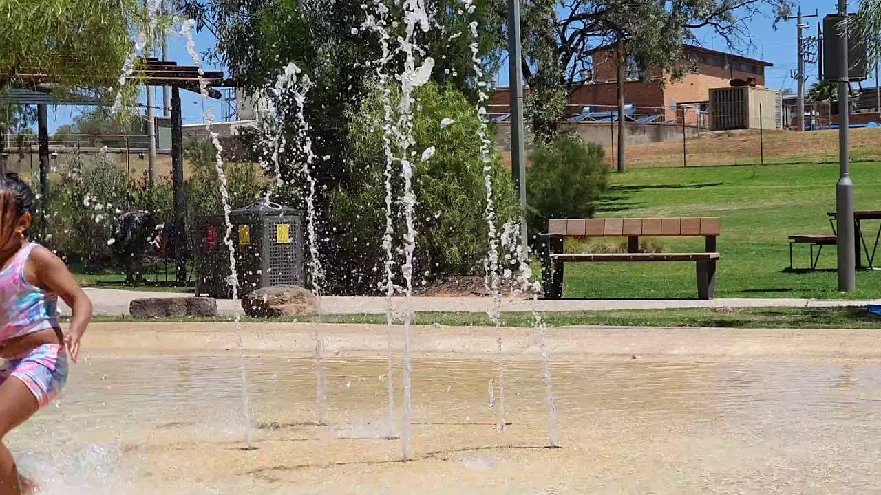 Beating the heat in Mildura water play park