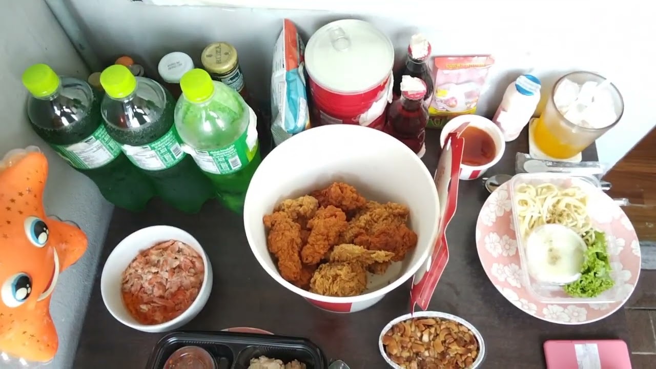 ขึ้นรถแถว สถานีลาดพร้าว ซื้อของกินที่ แฮปปี้แลนด์ นั่งรถเมล์ไป นวมินทร์ บรรยากาศมื้ออาหารในที่พัก