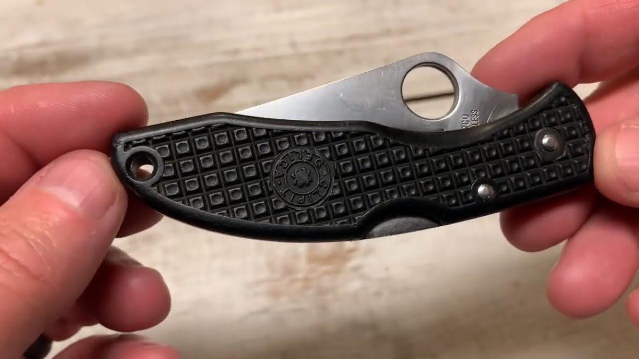 Vintage Spyderco Delica clipit serrated blade lock back pocket knife made in Seki Japan. G-2 steel. 