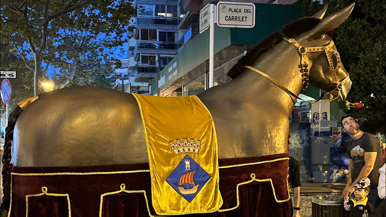 Presentació del ball de protocol de la Mulassa de Salou i cercavila (Festa Major del 30 d’octubre)