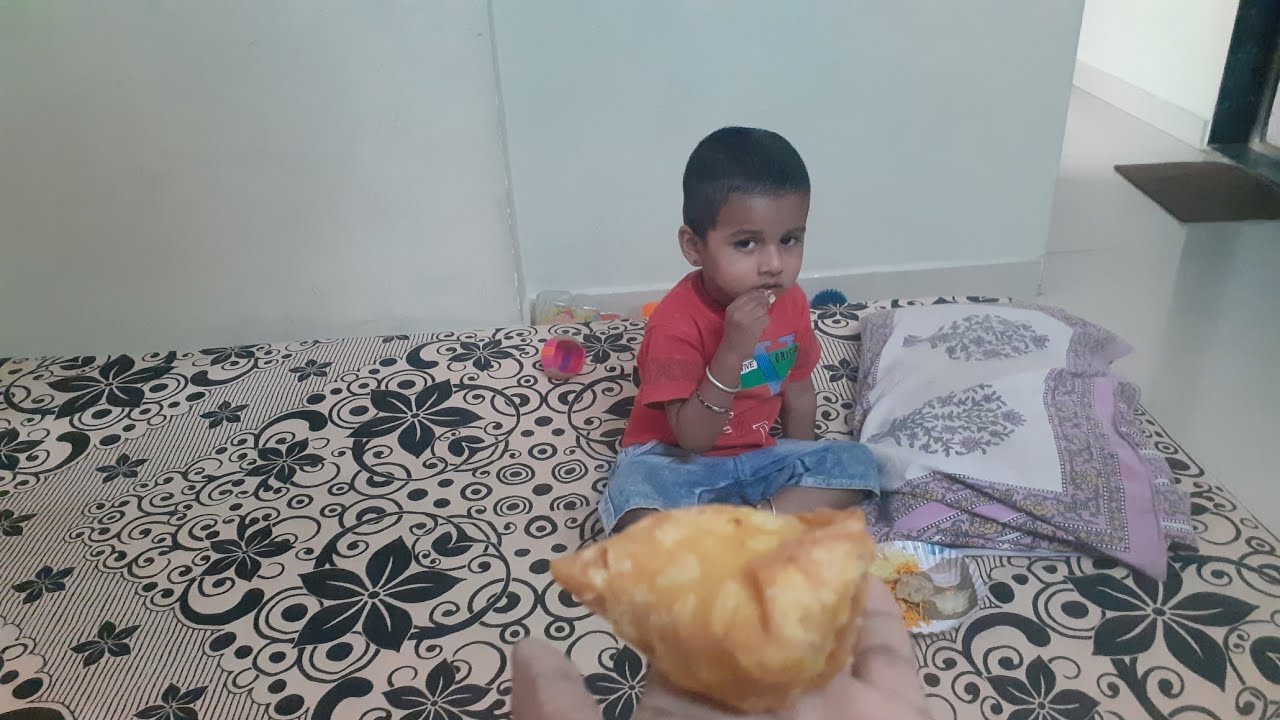 ತುಂಬಾ ದಿನ ಆದ್ಮೆಲೆ ಮಾರ್ಕೆಟ್ ಕಡೆ ಹೋಗಿದ್ವಿ .ನನ್ನಮಗ ಕಂಡ್ ಕಂಡಿದೆಲ್ಲ ಕೆಳೊಕೆ ಶುರುಮಾಡೊದ😊😍@suchiswastikmalnad
