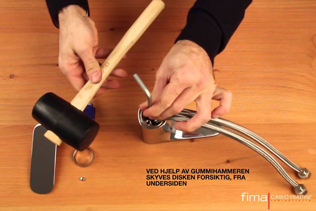 SKIFTE AV FLEKSIBLE SLANGER PÅ QUAD SERVANTKRAN