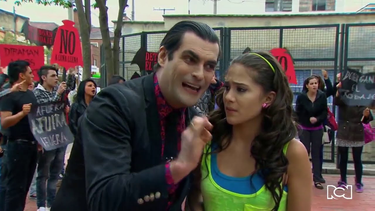 Drácula trata de arruinar la película de Daisy | Chica Vampiro