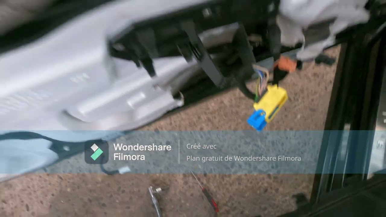démontage lève vitre avant gauche Peugeot 308cc partie 1