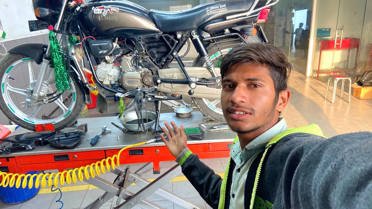 Ham aye bike ki service Krane ke liye 🙂