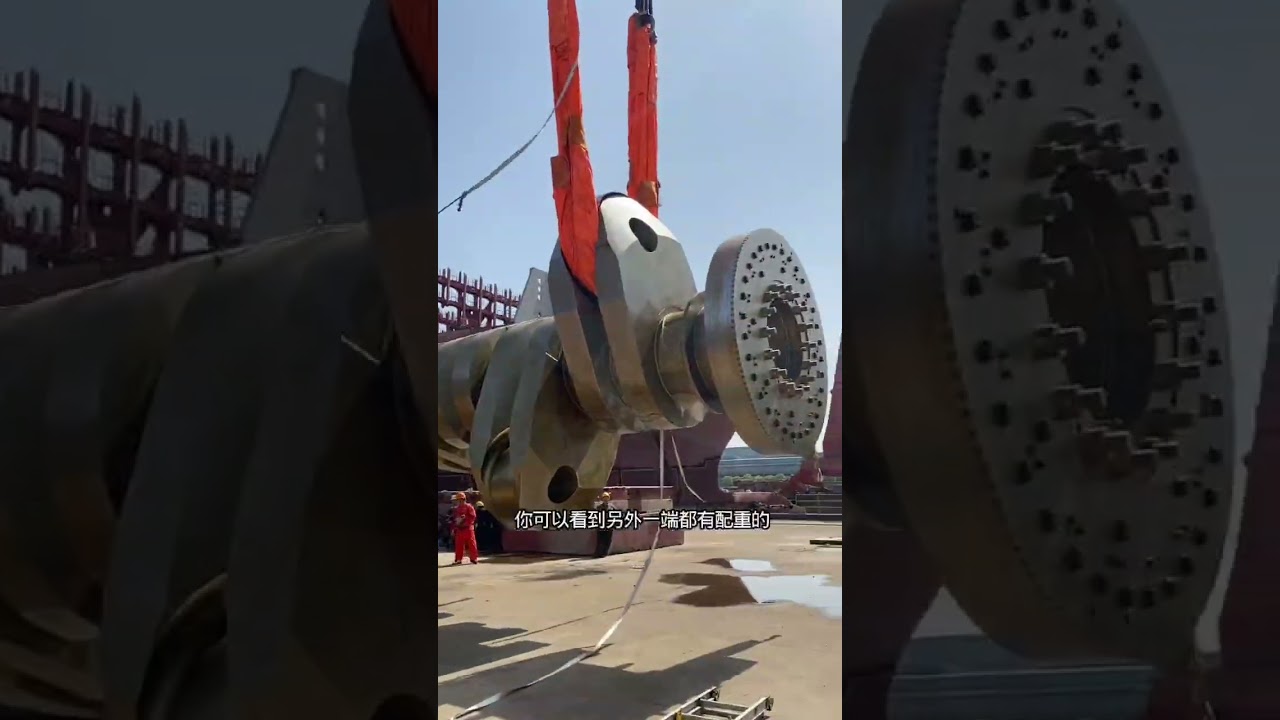 中国造船厂安装大型船用主机