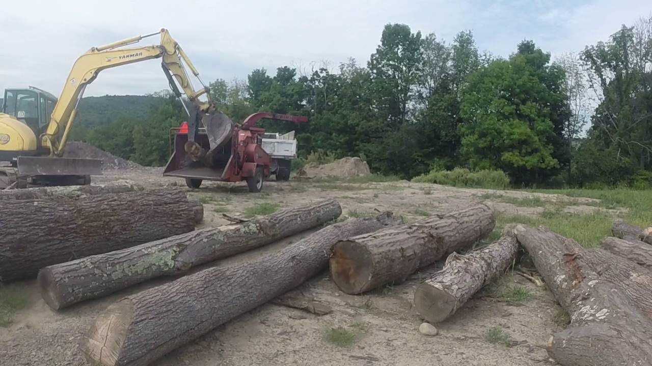 Morbark M18R chipper