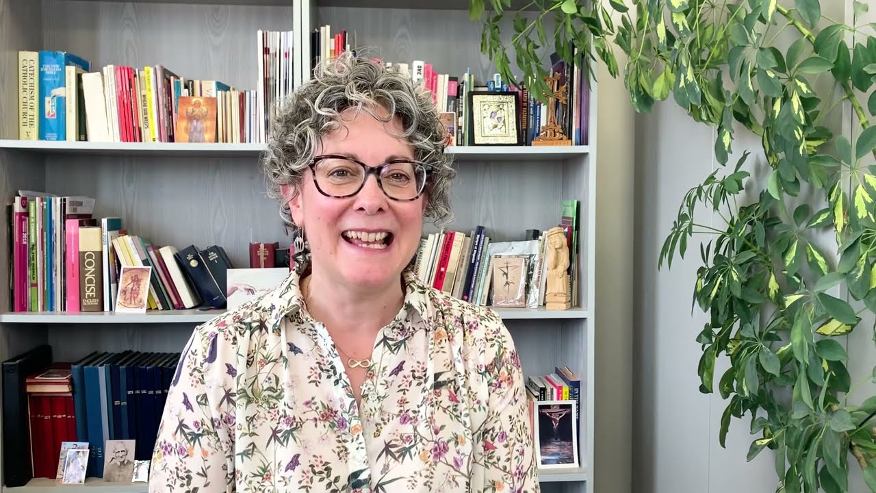 8 things you need to know about Dr Caroline Hull.