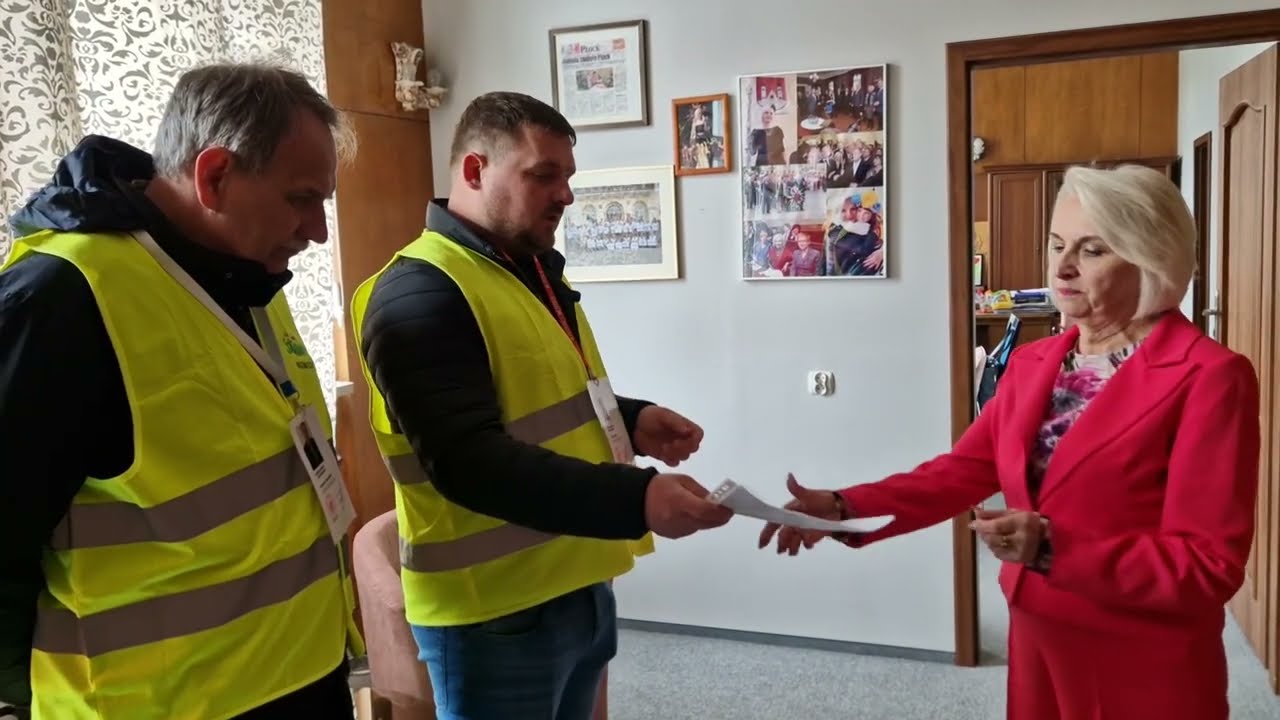 Protestujący Rolnicy z petycja u poseł Elżbiety Gapińskiej