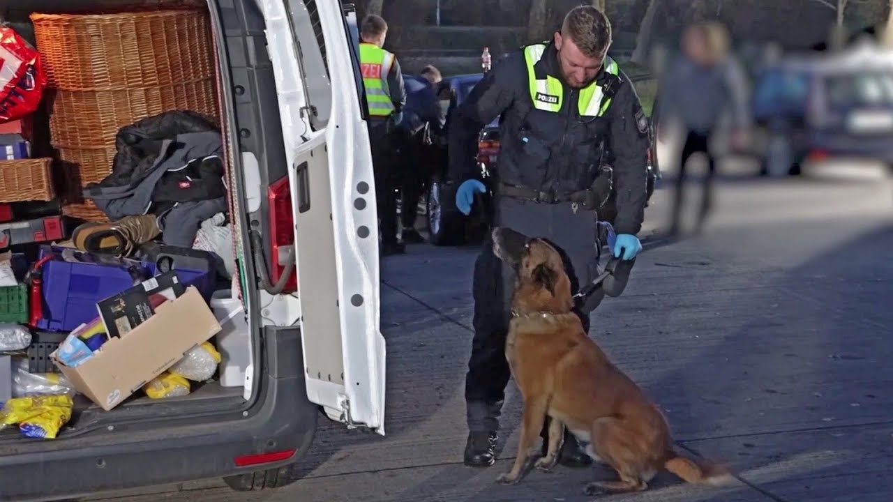 Die Polizei im Kampf gegen Einbrecher, Diebe, Schmuggler und Drogenkuriere an der Grenze auf der A6