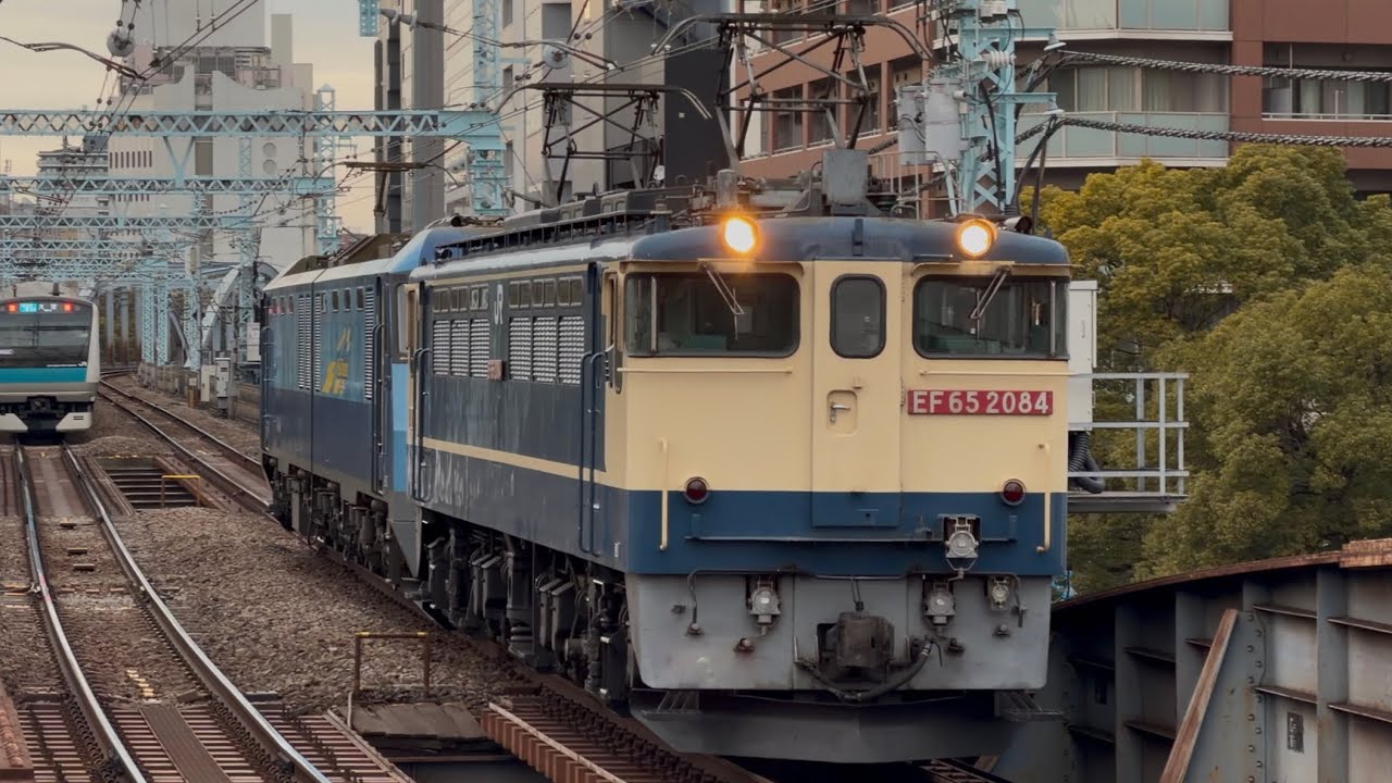【4K高画質】【冬の石油需要増大に伴う臨時重単回送】国鉄EF65形2084号機＋JR貨物EH200形7号機の重連が関内駅1番線を通過！（単1295レ・単機・臨A6101＋高A215）2026.2.10