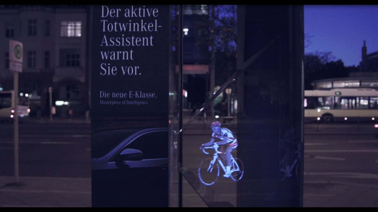 [Automotive] Mercedes-Benz creates outdoor hologram campaign | WallDecaux
