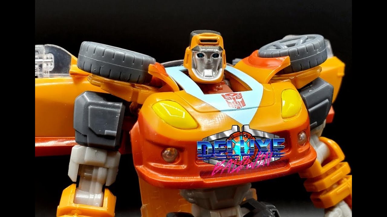Generations GDO Wheelie Deluxe Class Transformer Review! A Lil Wheelie Collection.