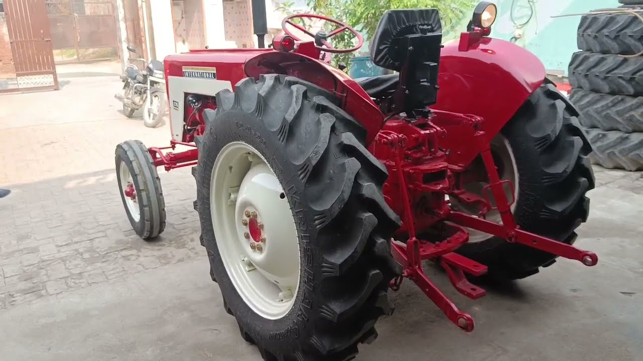 Mc cormik International B276 tractor 1972 model Made in England 8816973631