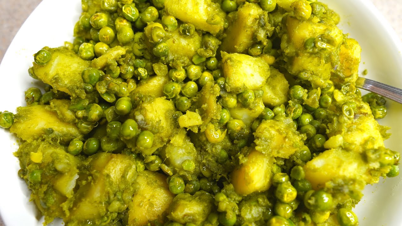 U.P Style Masaledar Aloo Matar Ki Saloni Recipe  | सलोनी बनाने की विधि