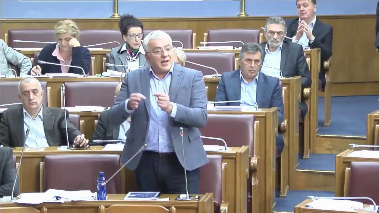 Andrija Mandić - Preko pritiska na djecu režim ucjenjuje roditelje, Skupština CG, 21.12.2017.