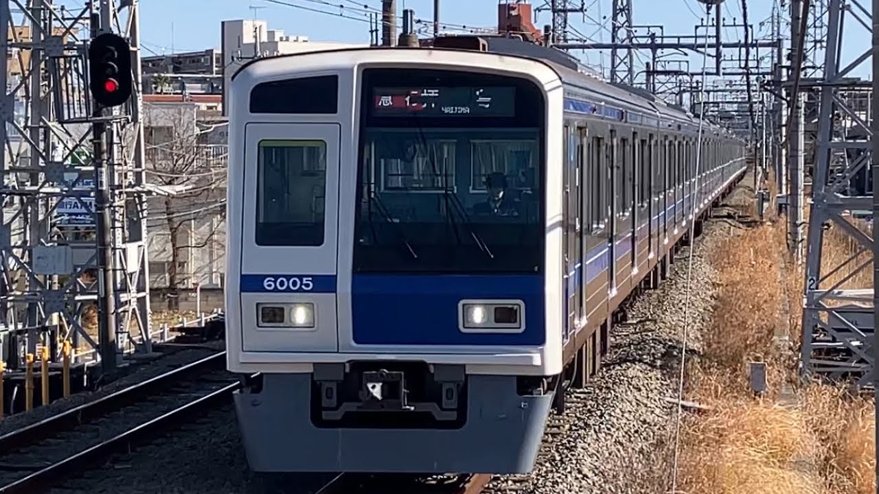 西武6000系6105編成　各駅停車拝島行きが武蔵砂川駅に到着