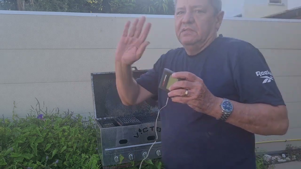 עישון בשר במנגל גז ביתי