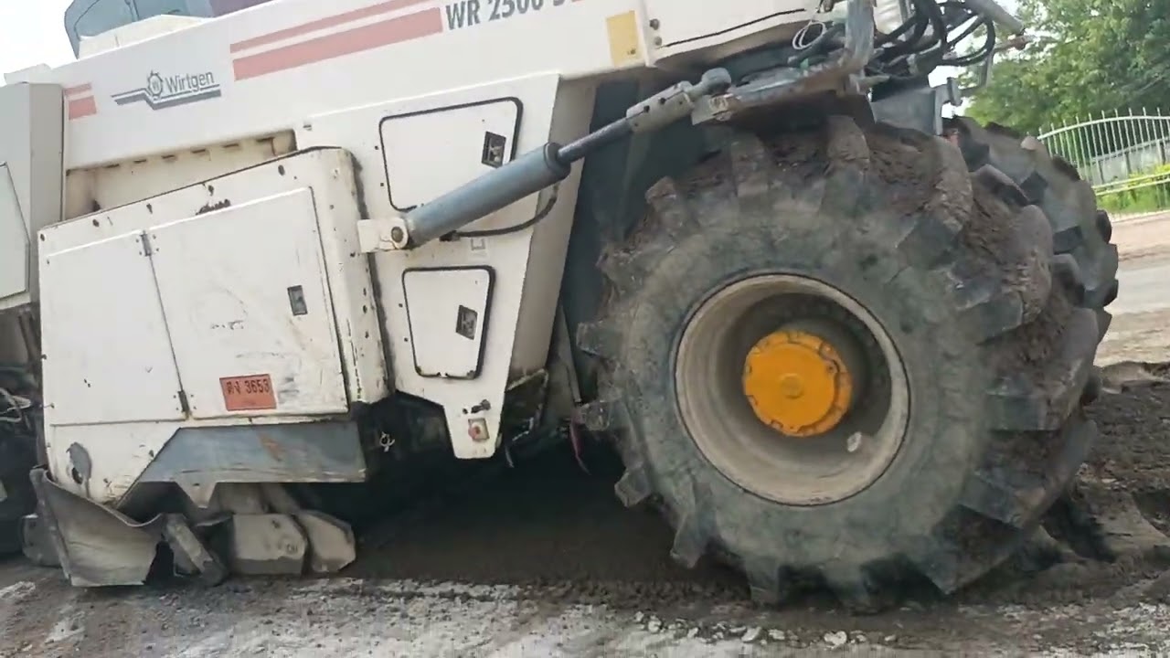 รถทำถนน