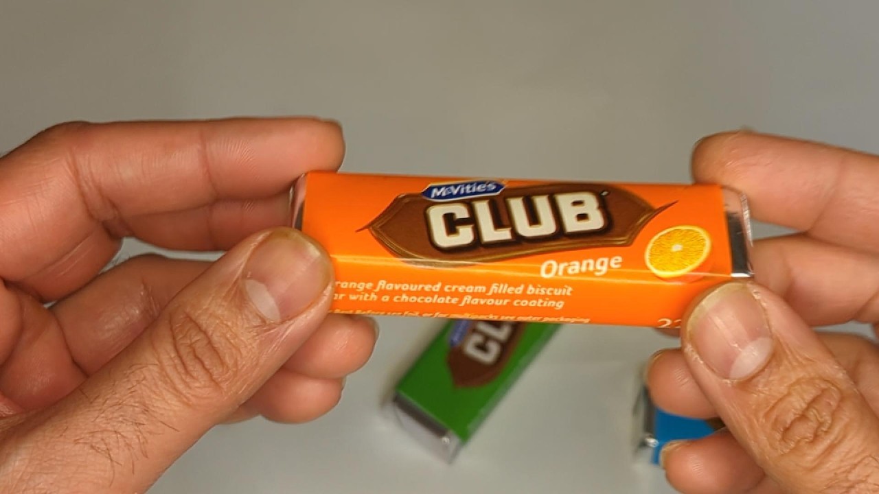 CLUB CHOCOLATE TASTE UNWRAPPING BISCUIT CHOCOLATE #food #chocolate #mint #orange #taste #review