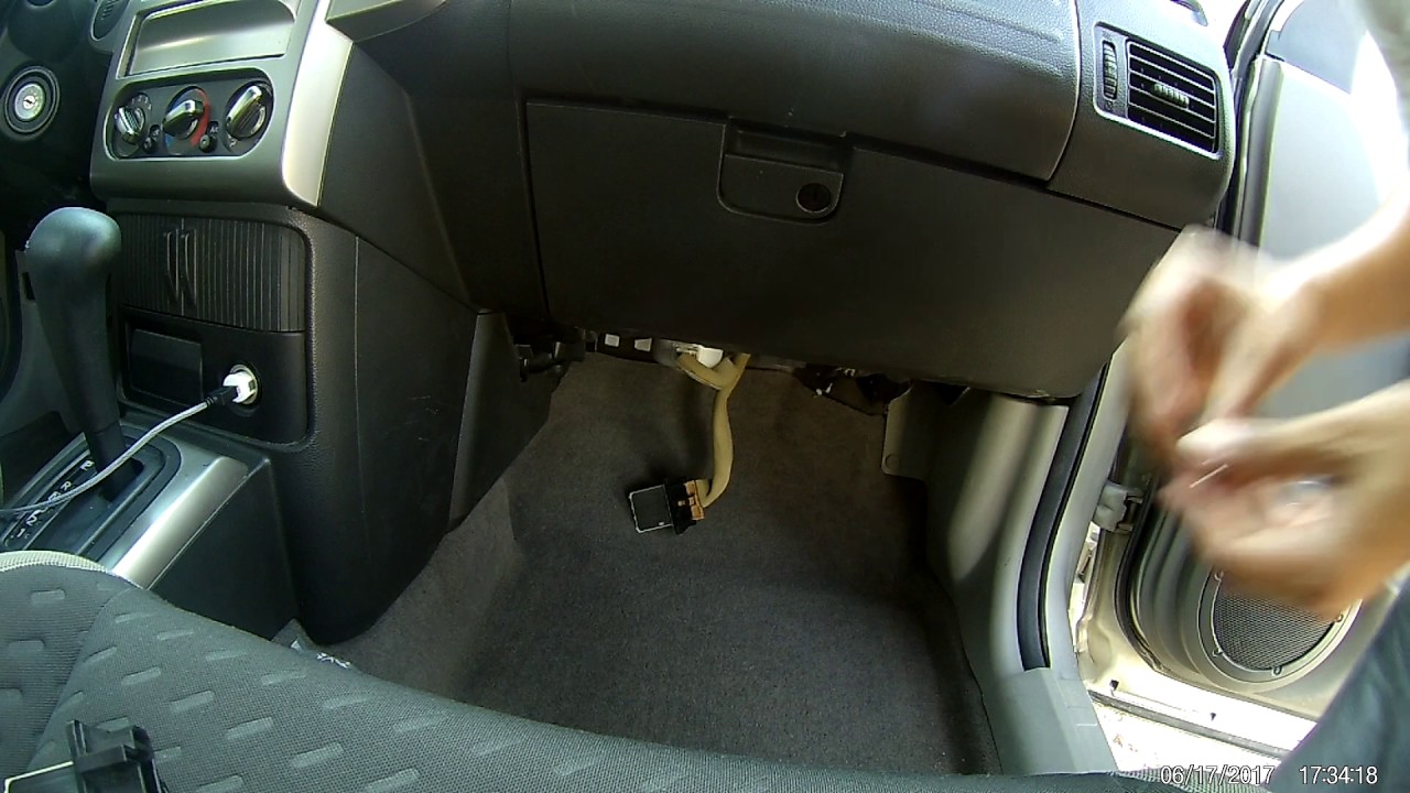 How to replace  AC motor resistor for the Nissan X-Trail 2011