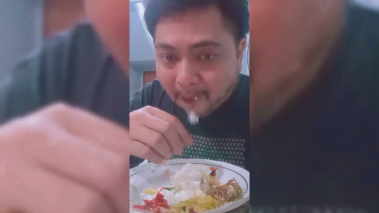 Makan nasi dengan ikan selar goreng sambel dan tumis labu #makan #makanan #foodlovers 