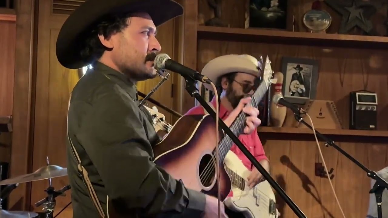 Gilbert Louie Ray Performs “Green” | Live at Desert 5 Spot with The Y’all Star Band
