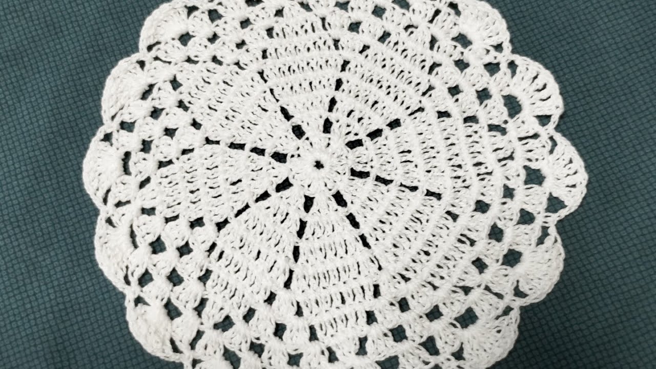 Tapete/ carpeta con flor  tejido a crochet 